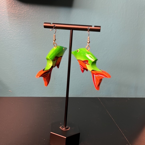 Vintage Wooden Tropical Fish Dangle Earrings - Picture 6 of 7